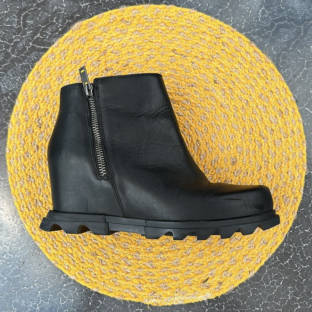 Sorel Wedge booties, sz 9